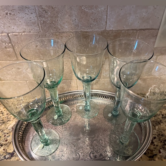 Hand Blown Mexican Long Stem Vintage Wine Glasses Set of 5. Light Sea-foam Green - Picture 4 of 5